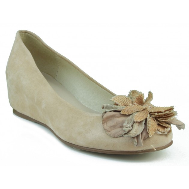 MARIAN danseur coin du parti. BEIGE