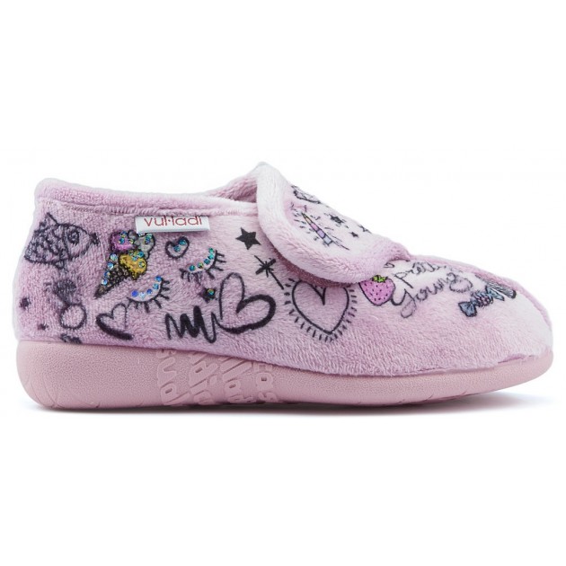 Les baskets rentrent chez eux Dessins VULLADI ALASKA MAQUILLAJE Les baskets rentrent chez eux Dessins VULLADI ALASKA MAQUILLAJE
